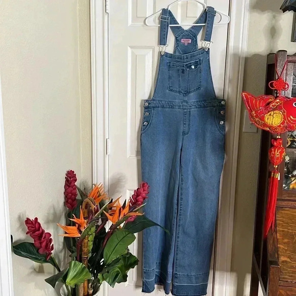 JUICY COUTURE DENIM WIDE LEG OVERALL WITH RELEASE HEM in Medium Wash medium - Picture 5 of 12